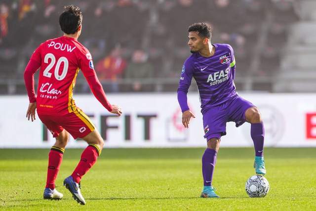 组图：世界杯-法国VS英格兰 赖斯助攻孔萨头球破门